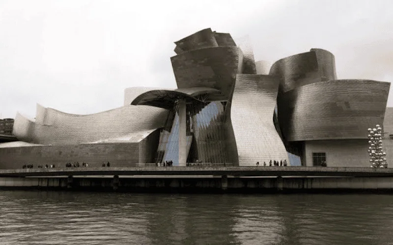 Bảo tàng Guggenheim Bilbao – Frank Gehry (Tây Ban Nha)