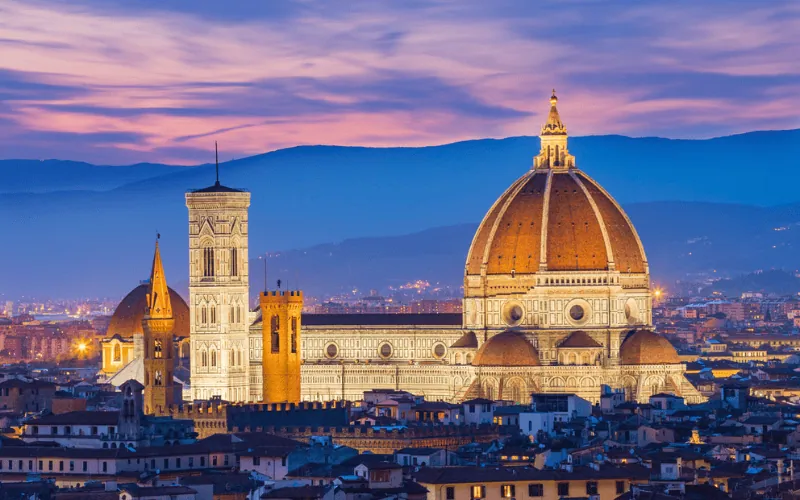 Nhà thờ Santa Maria del Fiore (Florence, Ý) – nổi bật với mái vòm khổng lồ của Brunelleschi.